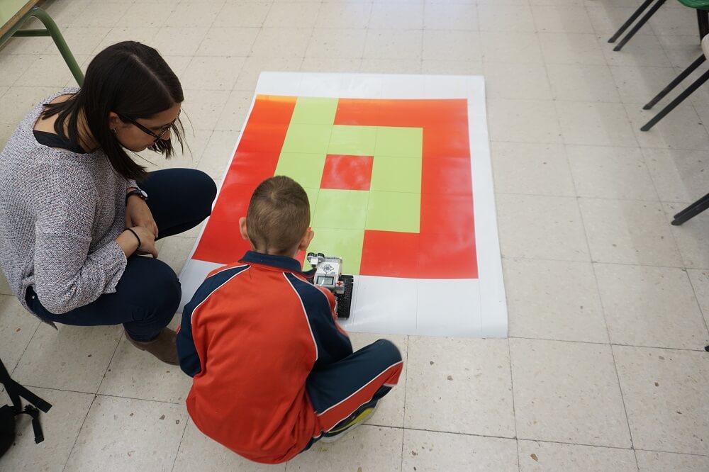 El Colegio Amanecer pone en marcha un proyecto con robots para detectar y tratar a niños con TDAH